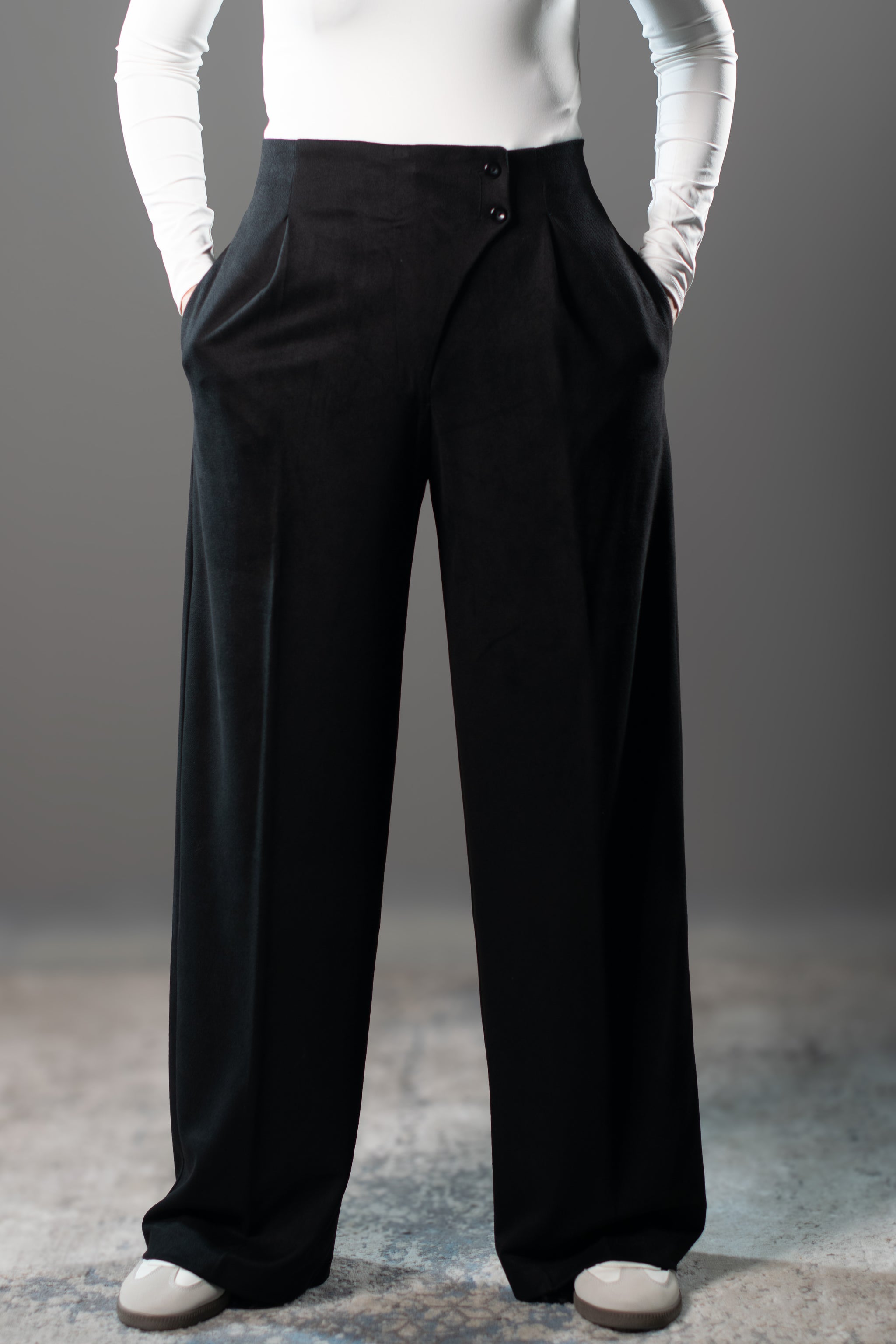 Sculpted Waist Pleated Trousers - Black
