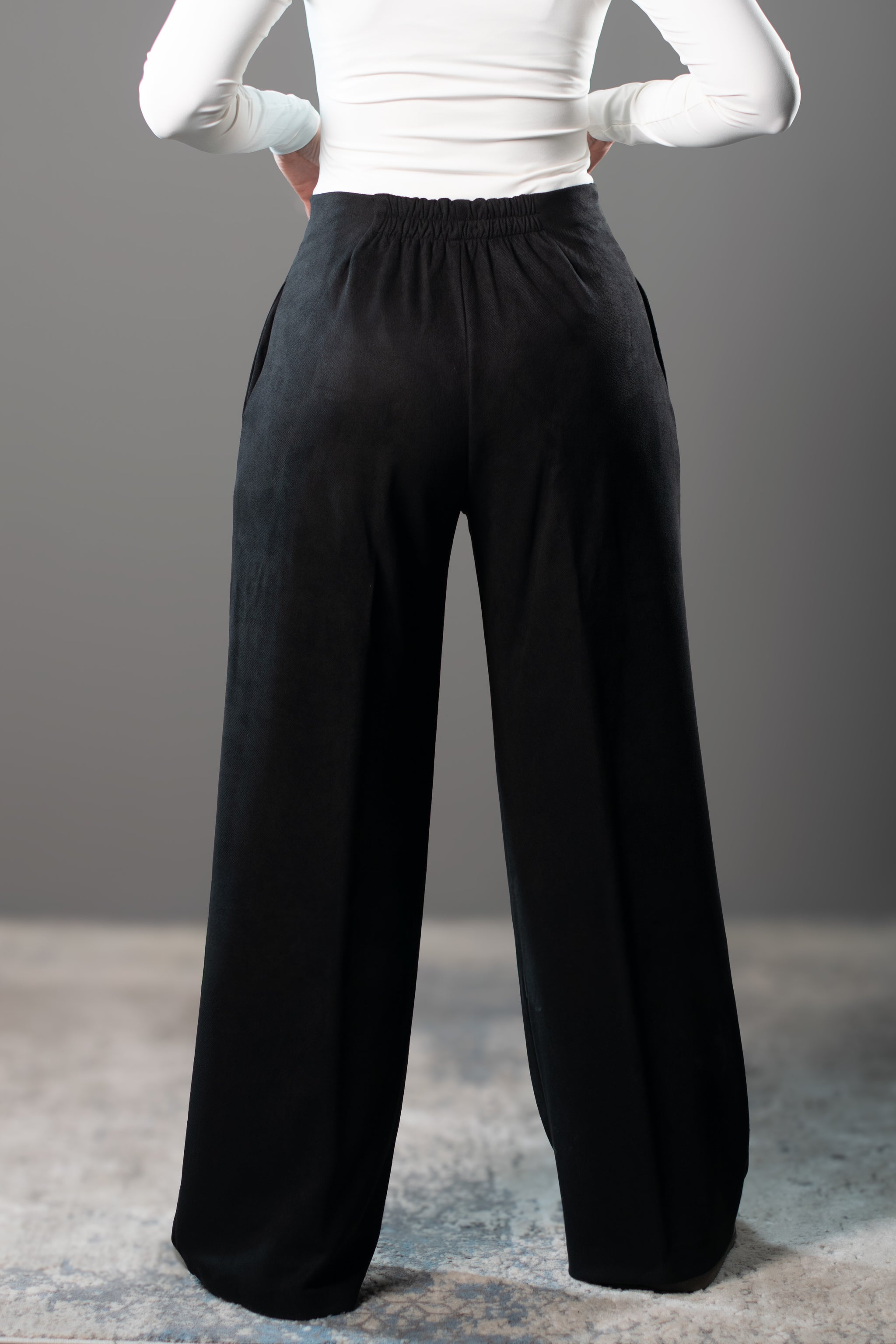 Sculpted Waist Pleated Trousers - Black